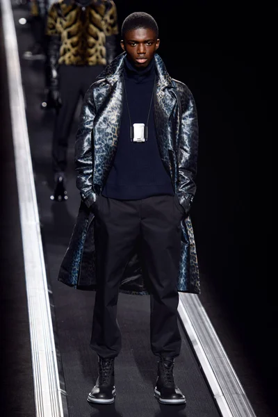 Look 24